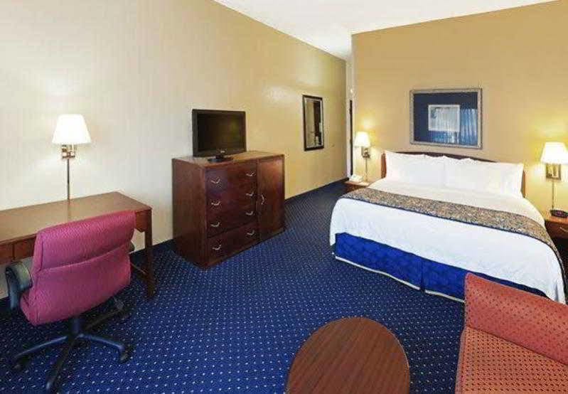 Hotel Courtyard Dallas 3*